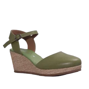 10609 - Closed-toe Slingback Wedge