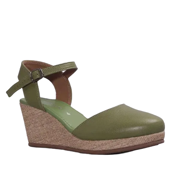 10609 - Closed-toe Slingback Wedge