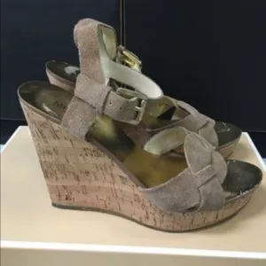 ⭐️40% Off⭐️ 🌠⭐HOST PICK⭐🌠 Michael Kors Amber Wedge Sandals