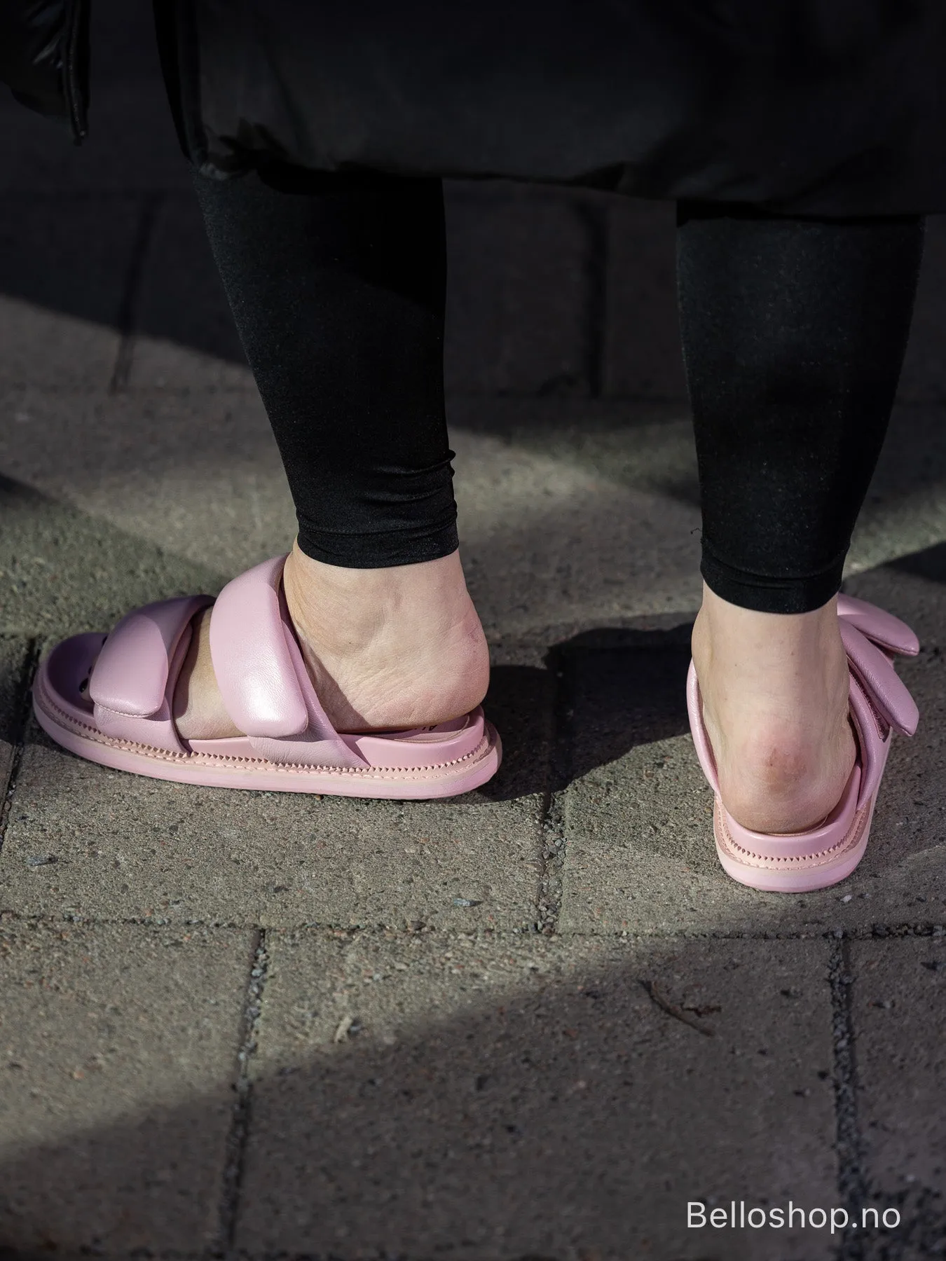 ALIAS MAE Parlo lys rosa sandal med to remmer og borrelås
