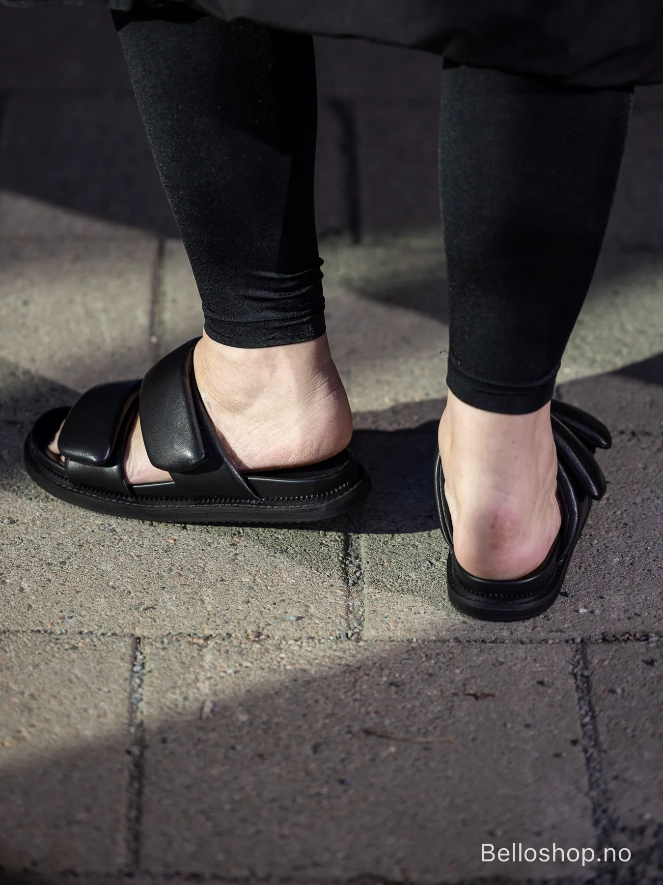 ALIAS MAE Parlo sort sandal med to remmer og borrelås