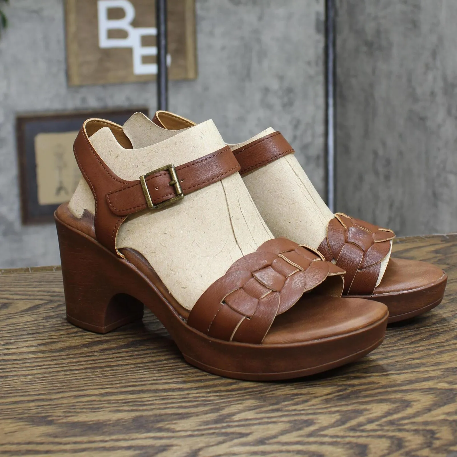 B.o.c. Womens Gigi Comfort Sandal BC0012106 Brown 9M