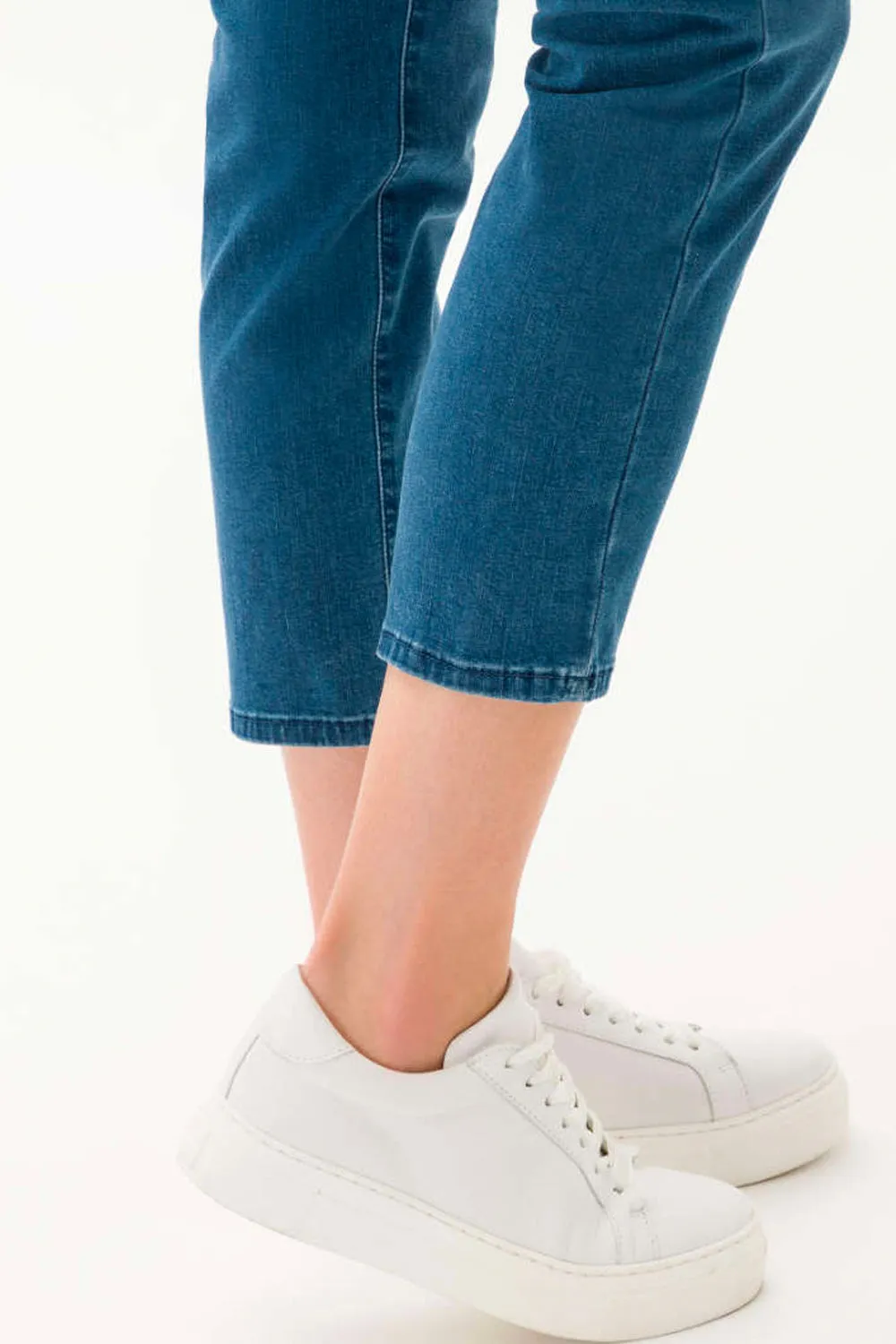 Brax Mary S Ultralight: Modern five-pocket jeans 71-7558