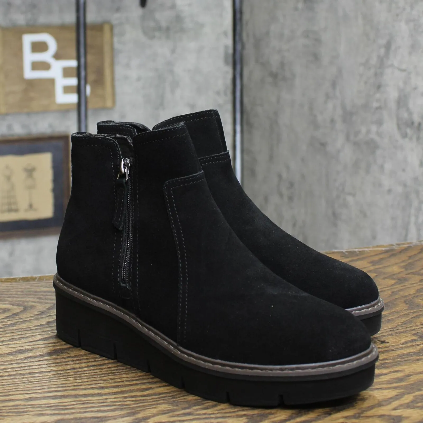 Clarks Women's Airabell Zip Ankle Boot 26163310 Black Suede 7M
