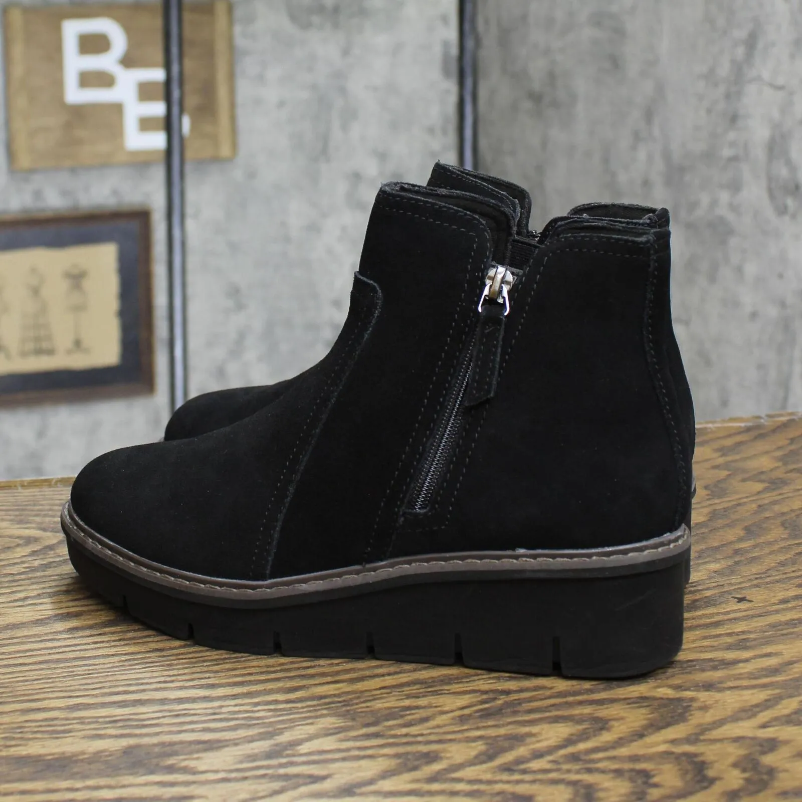 Clarks Women's Airabell Zip Ankle Boot 26163310 Black Suede 7M