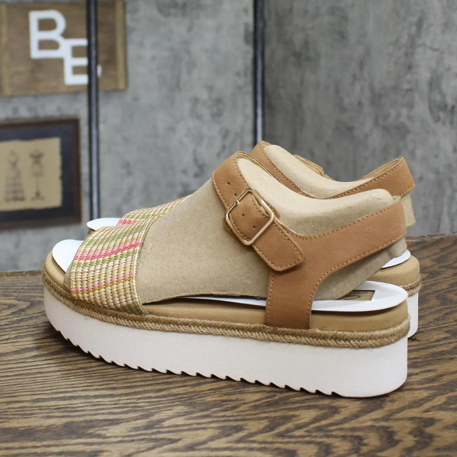 Clarks Women's Lana Shore Flat Sandal 26164475 Light Tan Leather Brown 10M
