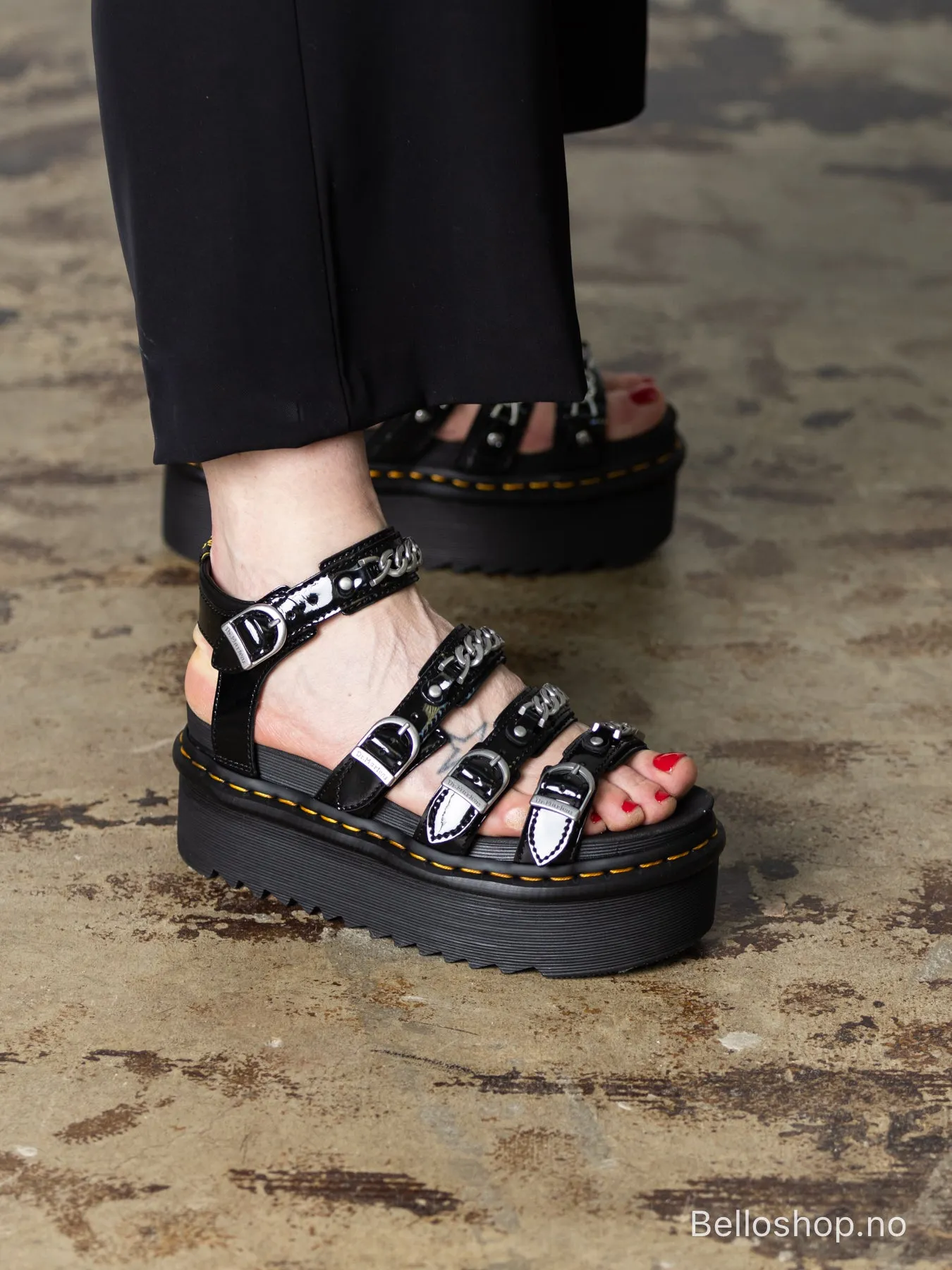 Dr. Martens Blair quad chain black
