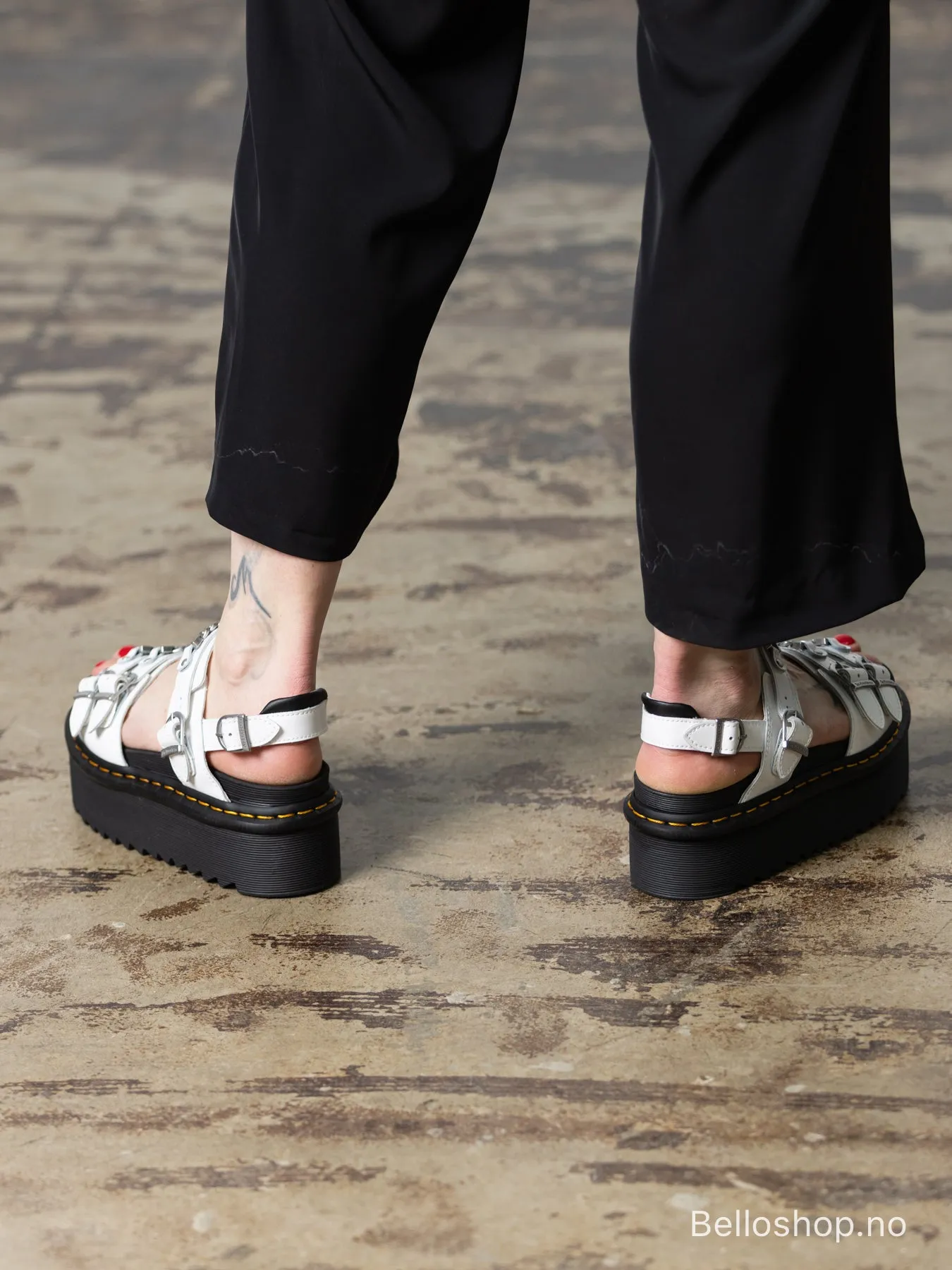 Dr. Martens Voss quad chain hvit