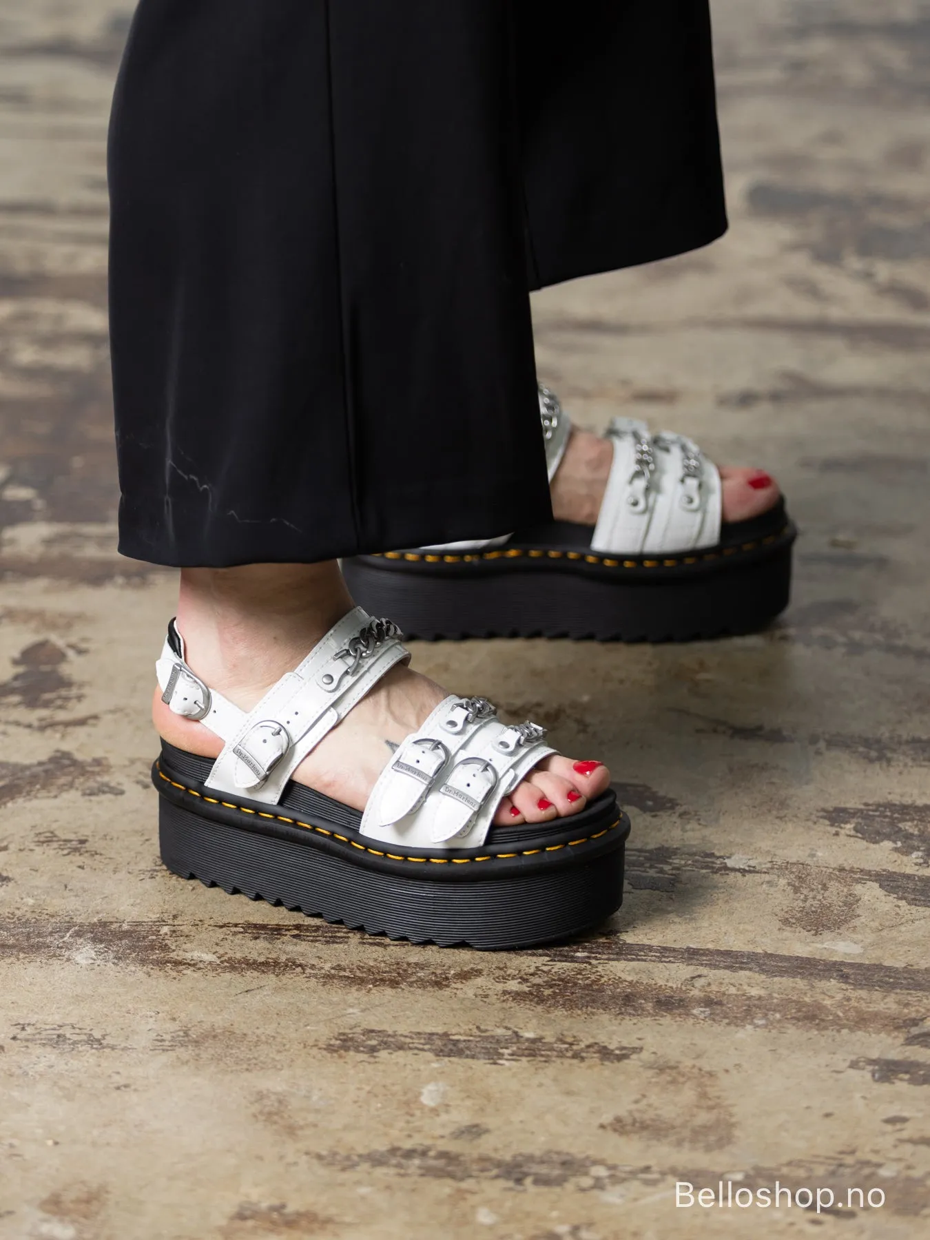 Dr. Martens Voss quad chain hvit