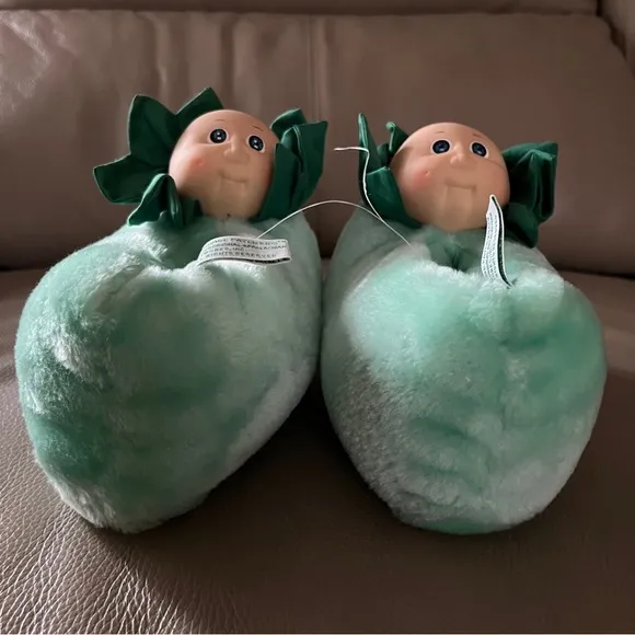 New vintage 1984 CABBAGE PATCH KIDS BALD HEAD BOY DOLL SLIPPERS size 11-12 green