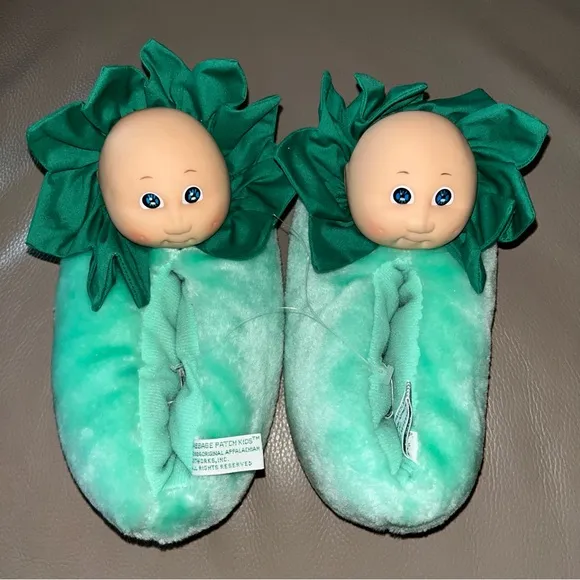 New vintage 1984 CABBAGE PATCH KIDS BALD HEAD BOY DOLL SLIPPERS size 11-12 green