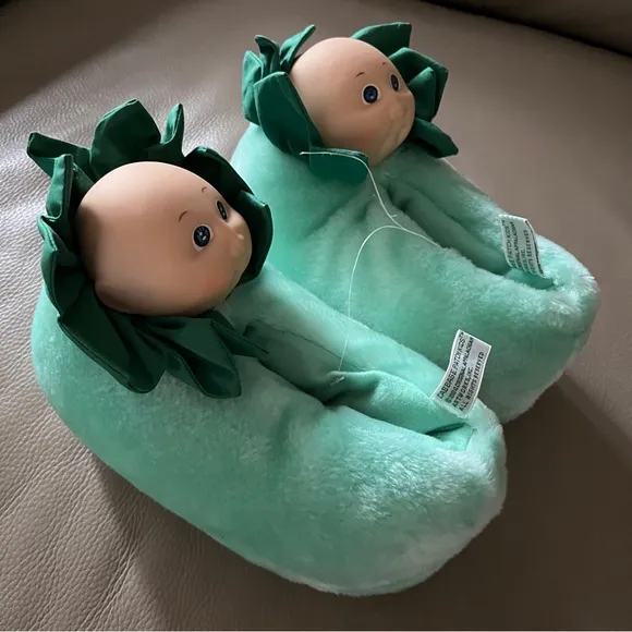 New vintage 1984 CABBAGE PATCH KIDS BALD HEAD BOY DOLL SLIPPERS size 11-12 green
