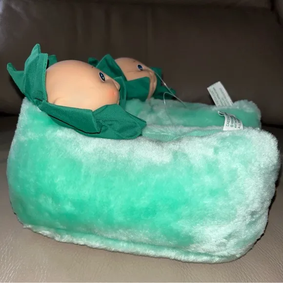 New vintage 1984 CABBAGE PATCH KIDS BALD HEAD BOY DOLL SLIPPERS size 11-12 green