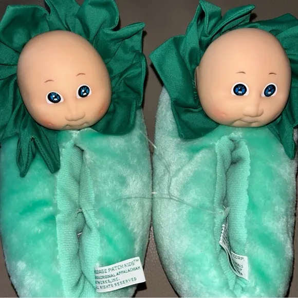 New vintage 1984 CABBAGE PATCH KIDS BALD HEAD BOY DOLL SLIPPERS size 11-12 green