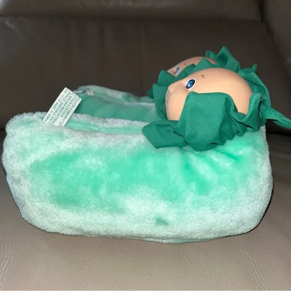 New vintage 1984 CABBAGE PATCH KIDS BALD HEAD BOY DOLL SLIPPERS size 11-12 green
