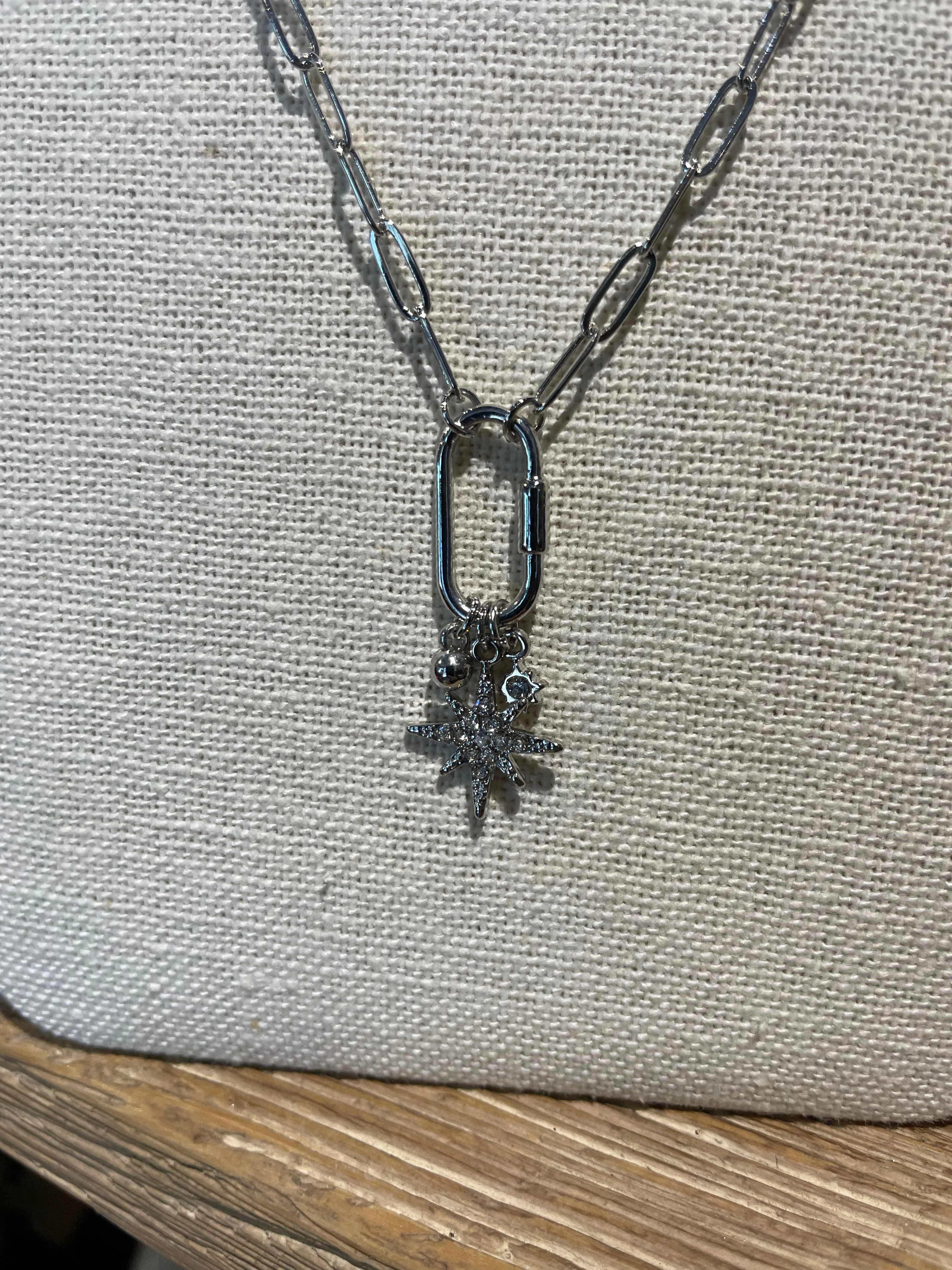 Paperclip Chain Star Necklace in Silver