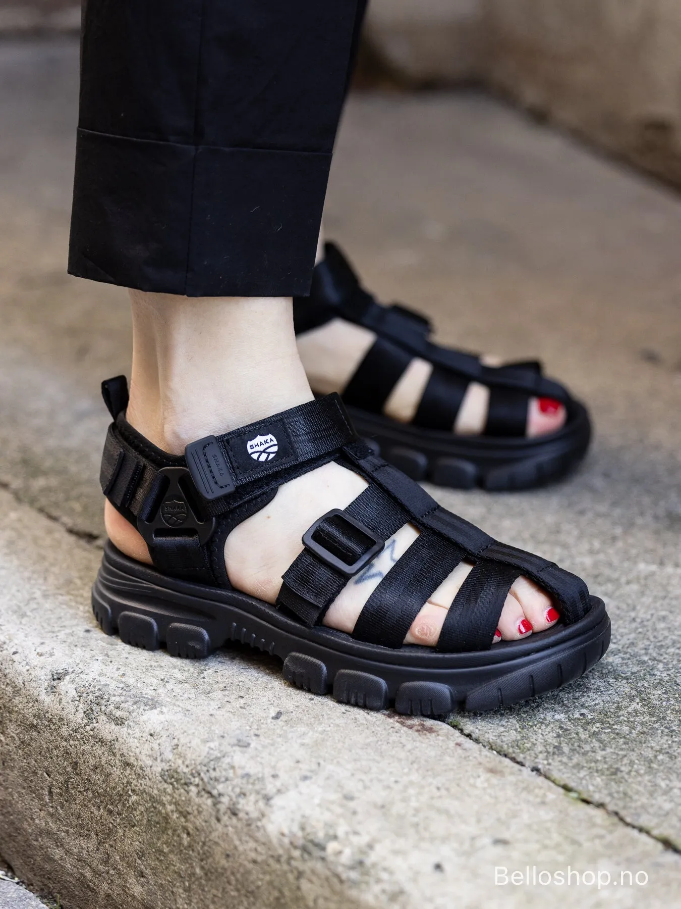 SHAKA Hiker sort sandal med flettet rem og borrelås