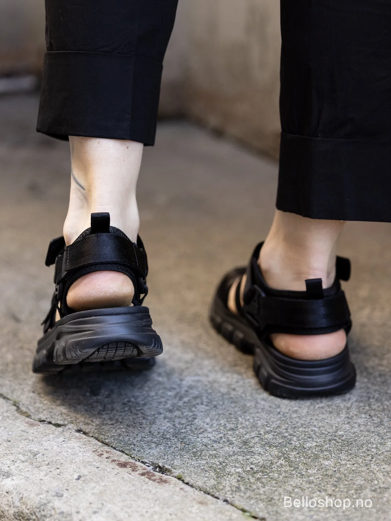 SHAKA Hiker sort sandal med flettet rem og borrelås