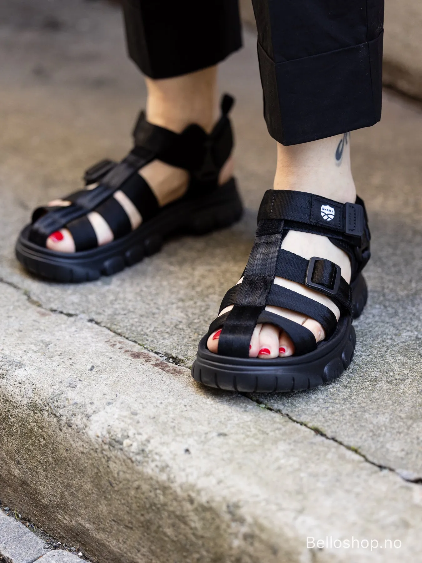 SHAKA Hiker sort sandal med flettet rem og borrelås
