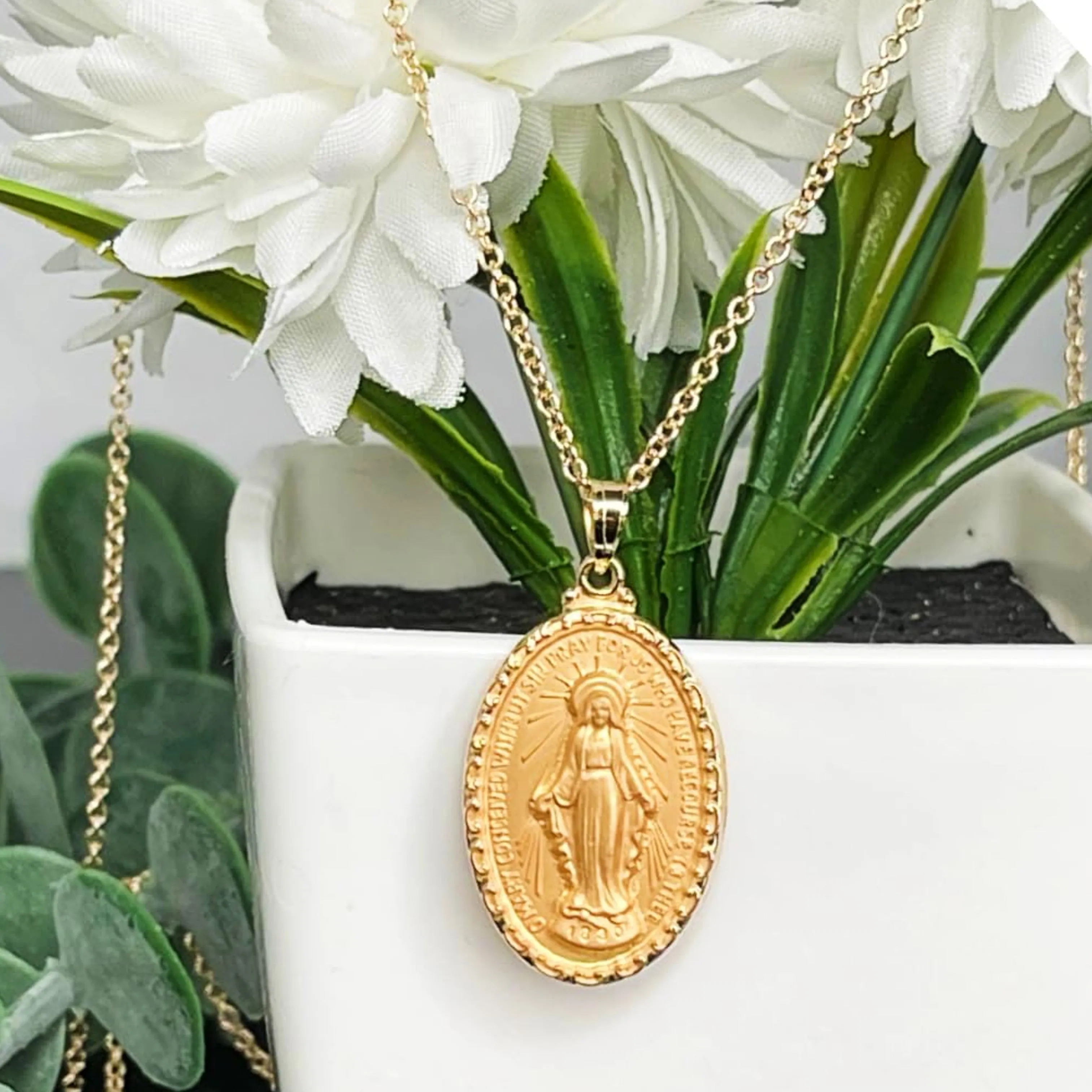 SOLID 14K GOLD MIRACULOUS VIRGIN MARY RAISED TWO-SIDED MEDAL | OVAL