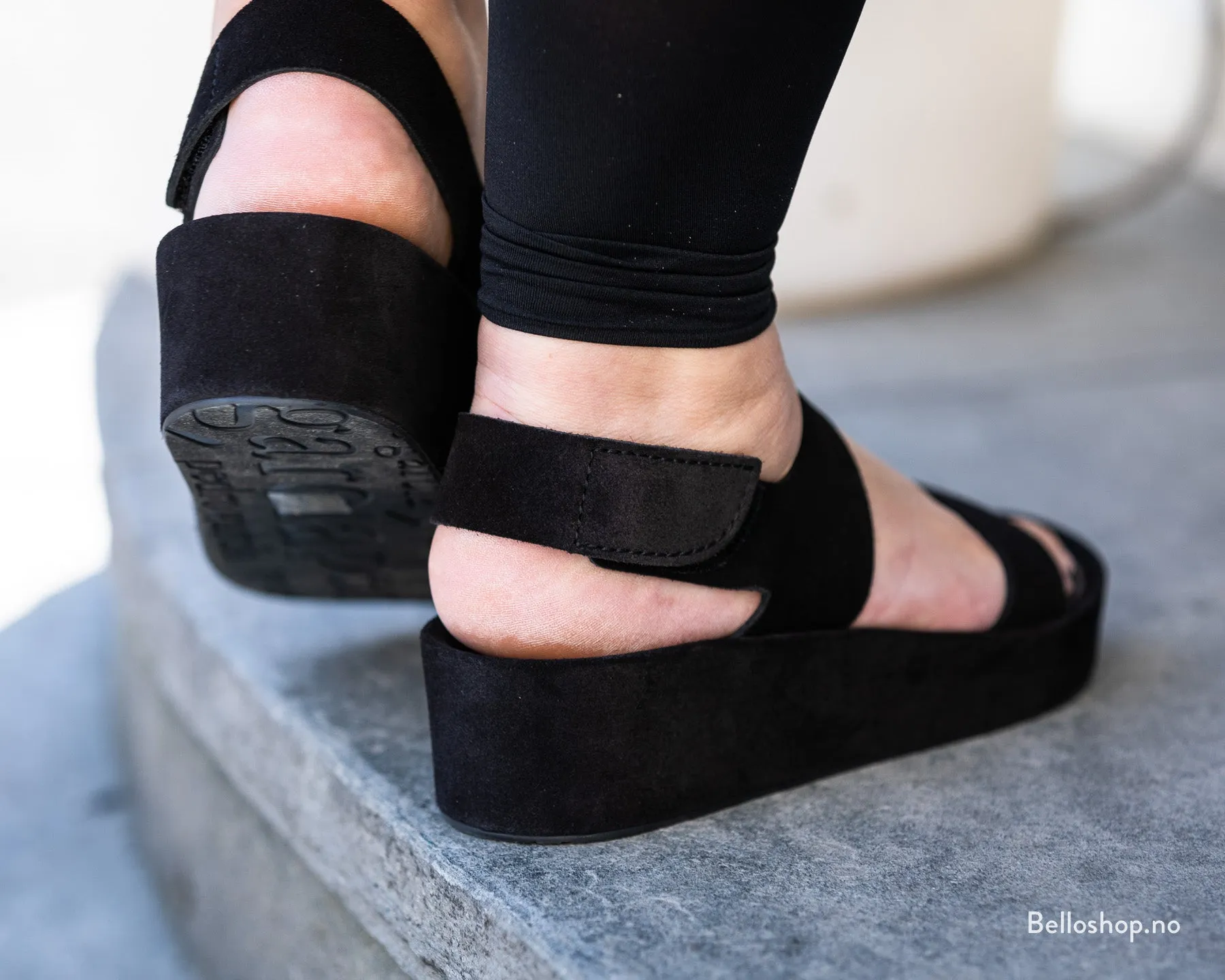 Sort platå sandal