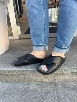 Strategia Sort slip-in sandal med åpen tå