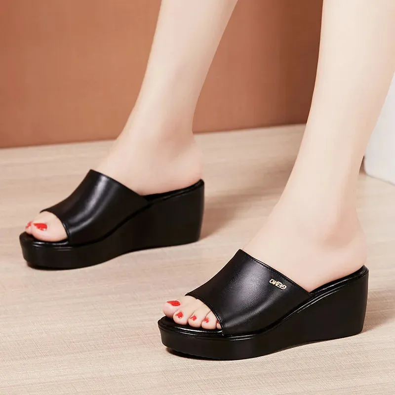 Top Cowhide Slope Heel Slippers Women's Outerwear Fashionable Sandals 2024 Summer Fish Mouth Leather Slipper Black White