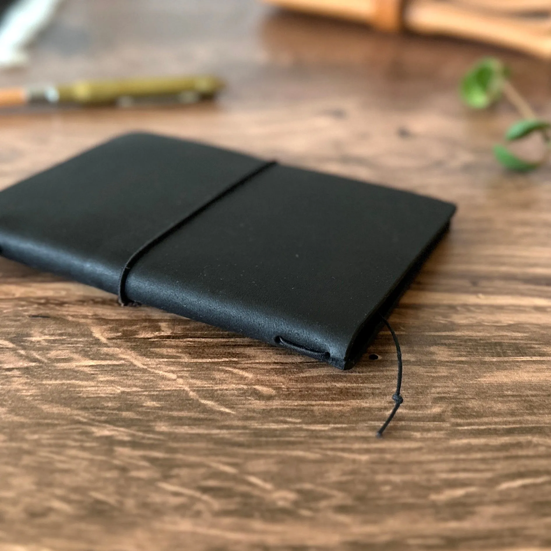 [TRC] Traveler's Notebook // Black (PASSPORT)