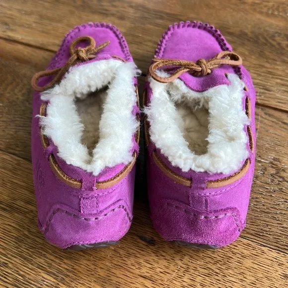 UGG slippers size 4