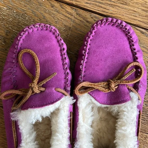 UGG slippers size 4