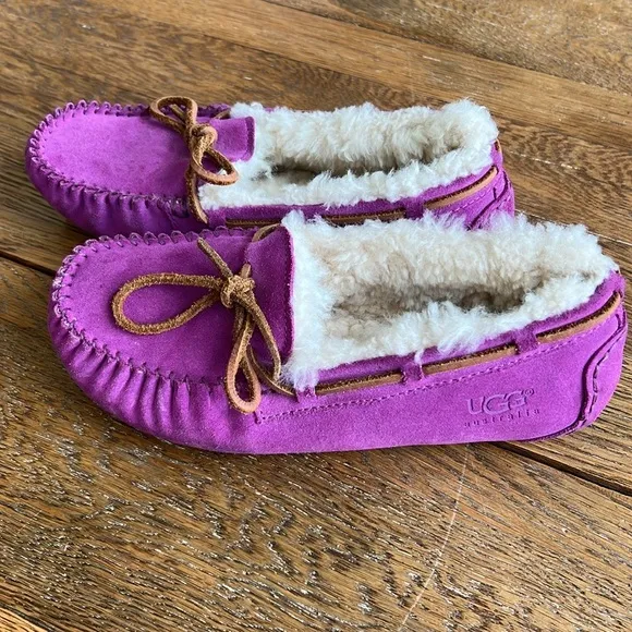UGG slippers size 4