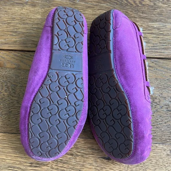 UGG slippers size 4