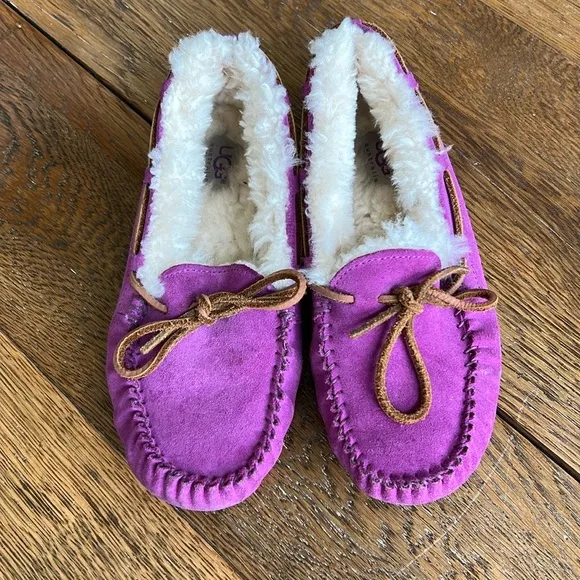 UGG slippers size 4