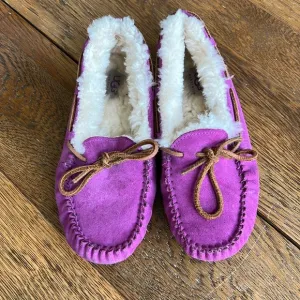UGG slippers size 4