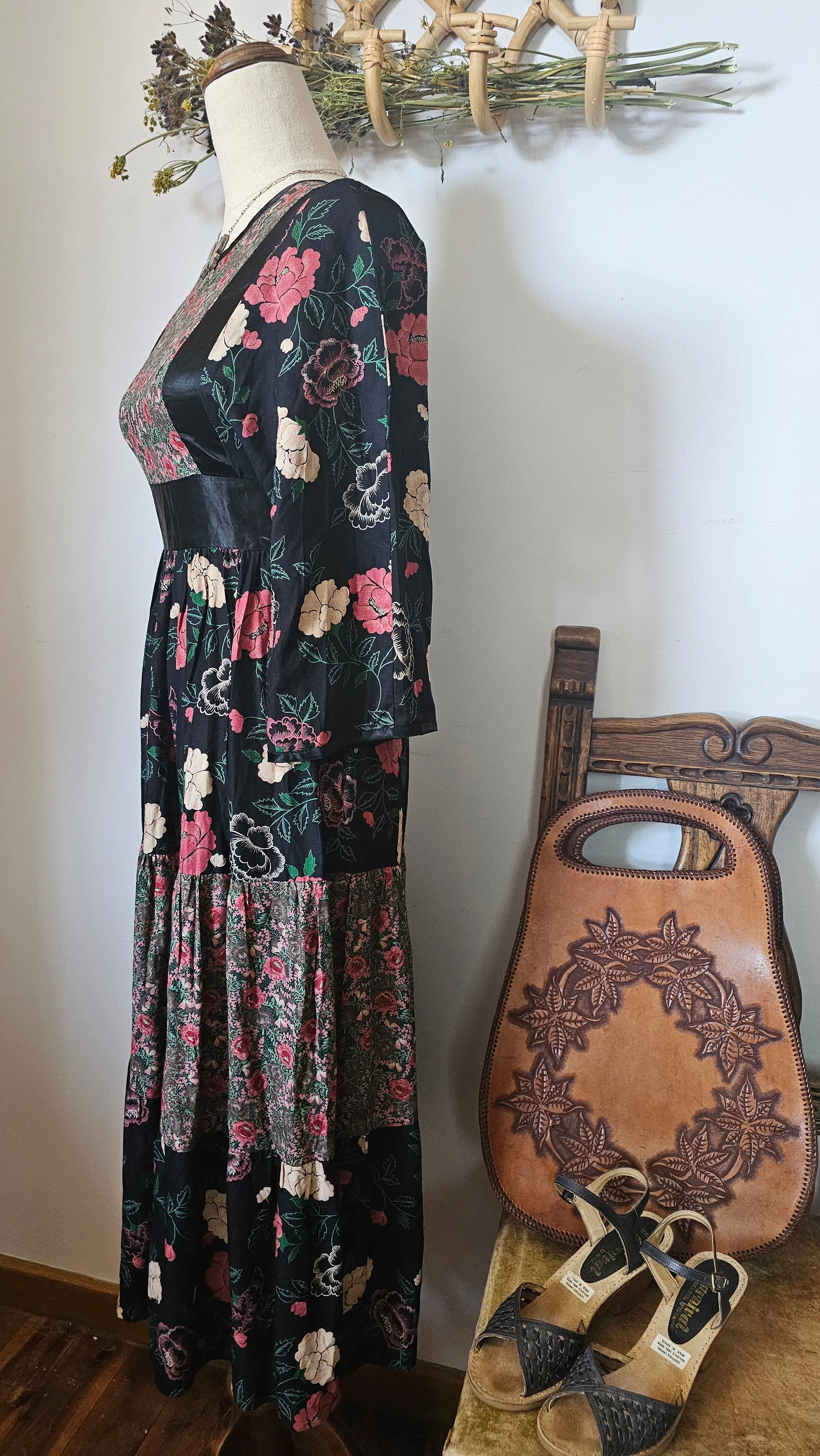 Vintage Chameleon Sydney Dress – Size 8 (Runs Small)