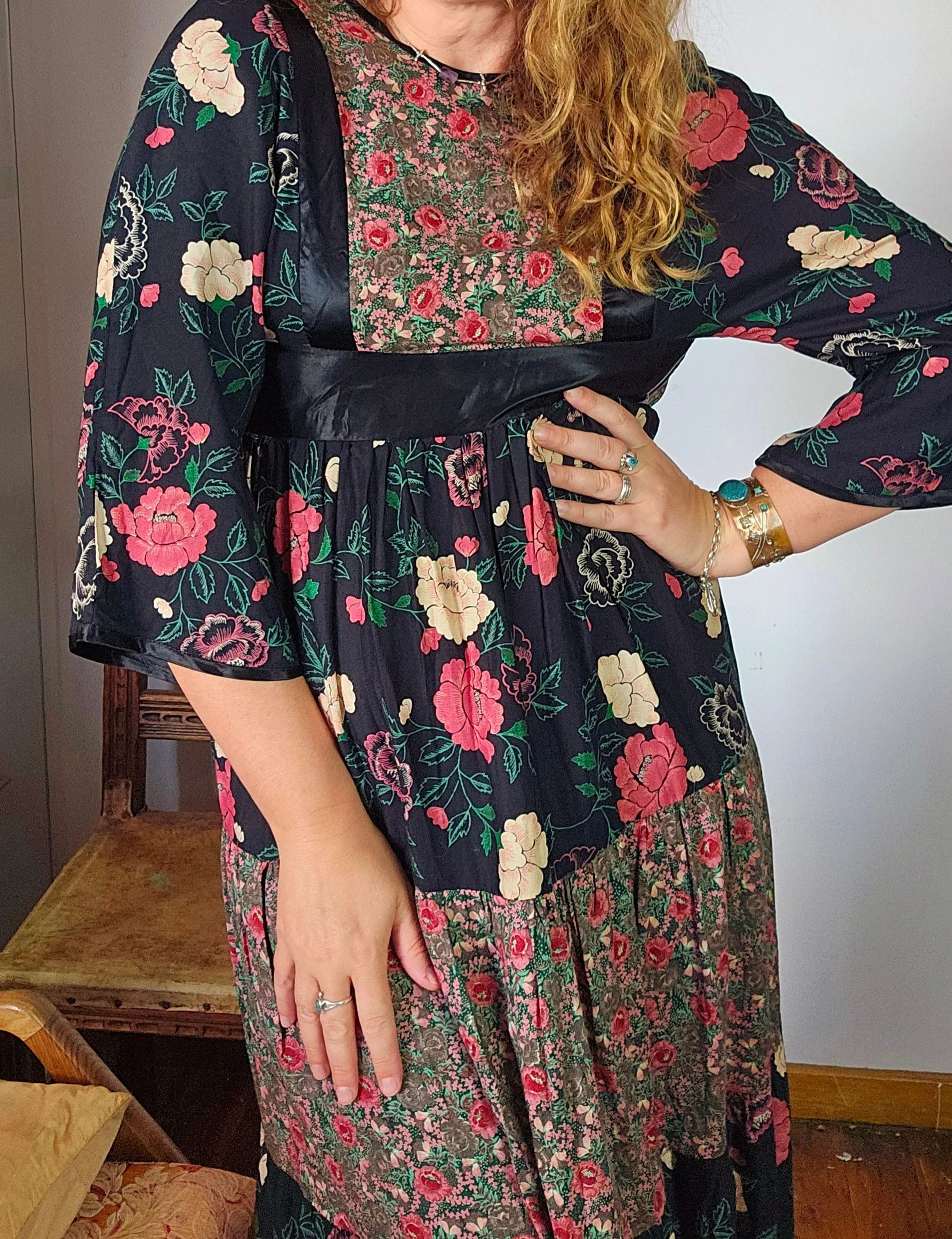 Vintage Chameleon Sydney Dress – Size 8 (Runs Small)