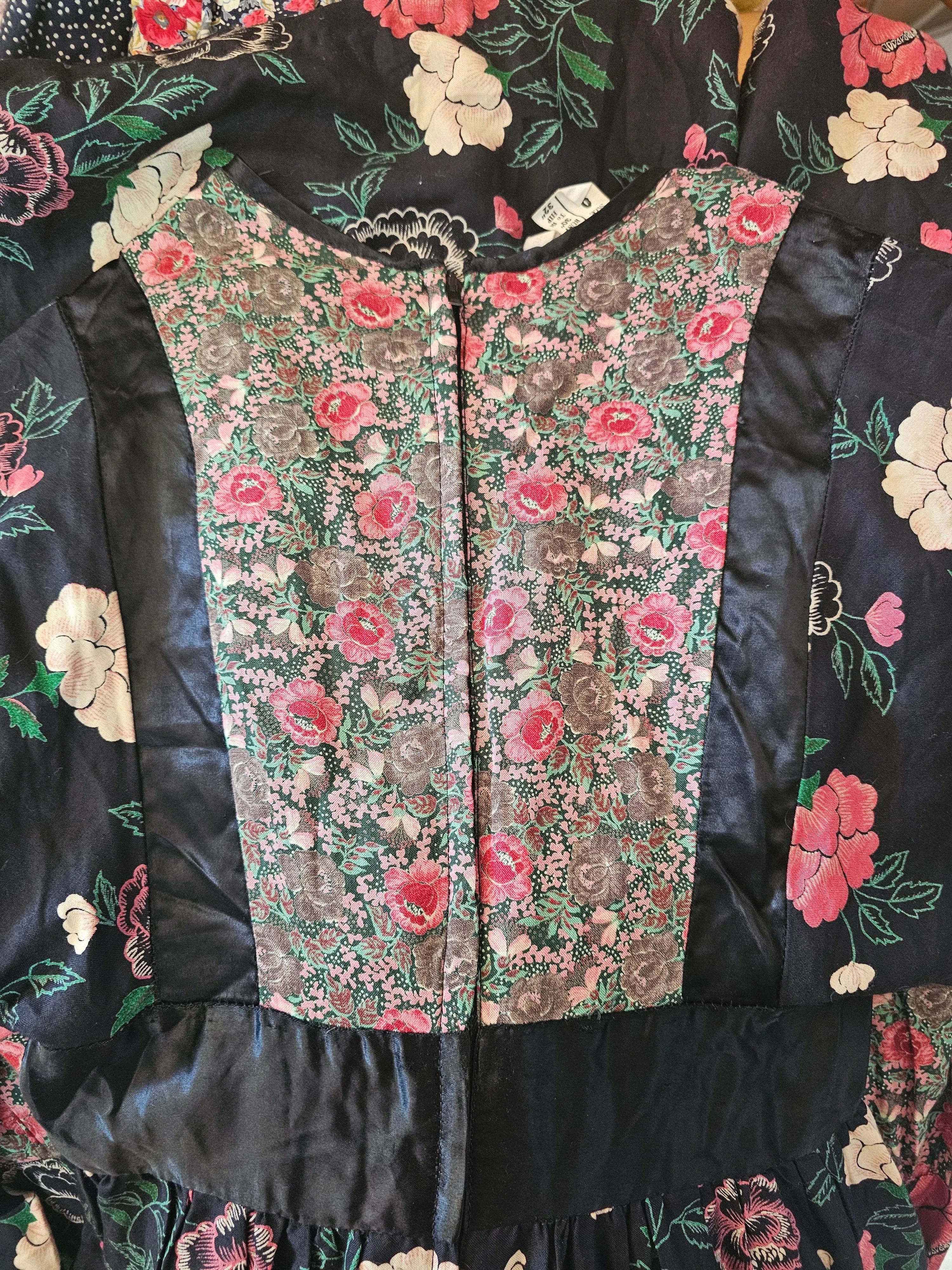 Vintage Chameleon Sydney Dress – Size 8 (Runs Small)